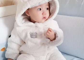 Bear Design Long Sleeve Baby Jumpsuit: Comfort And Style For Your Little One